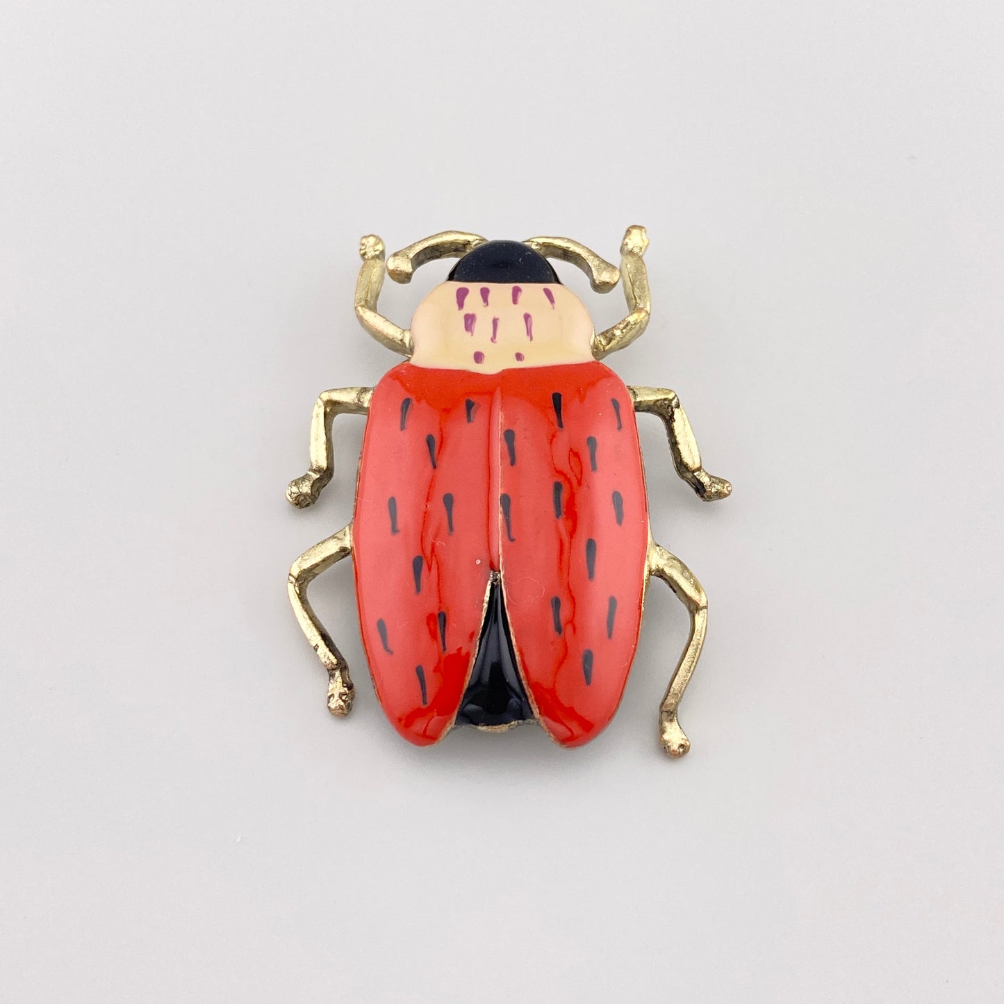 Broszka chrząszcz, czerwona