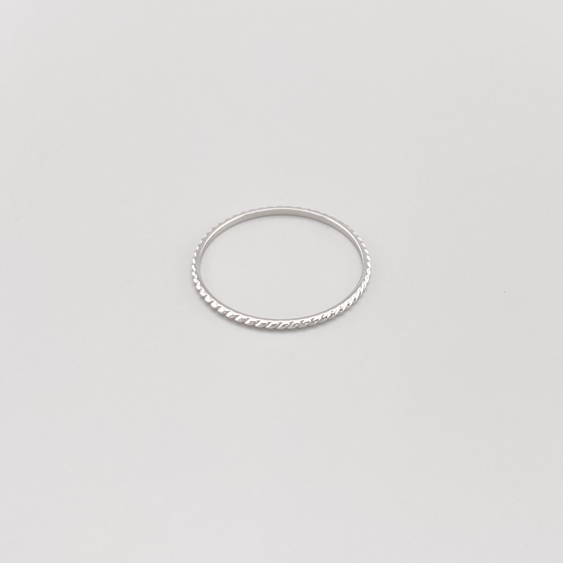 Minimalistyczny srebrny pierścionek IRL (France)